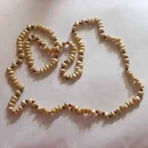 Nice pearl cream necklace-chain..never used..a must 22inch